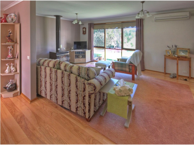 4 Bankin Ct, East Bairnsdale VIC 3875