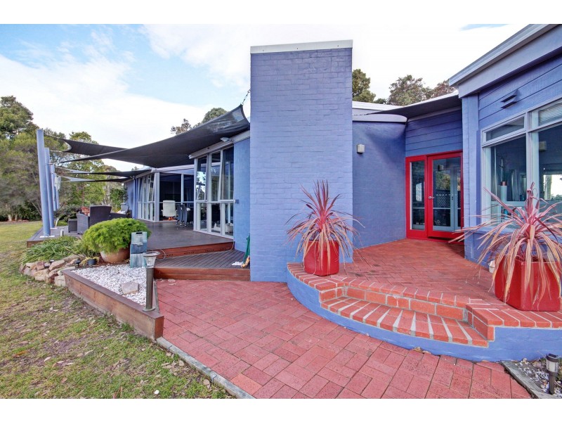 33 Lake Shore Dr, Newlands Arm VIC 3875