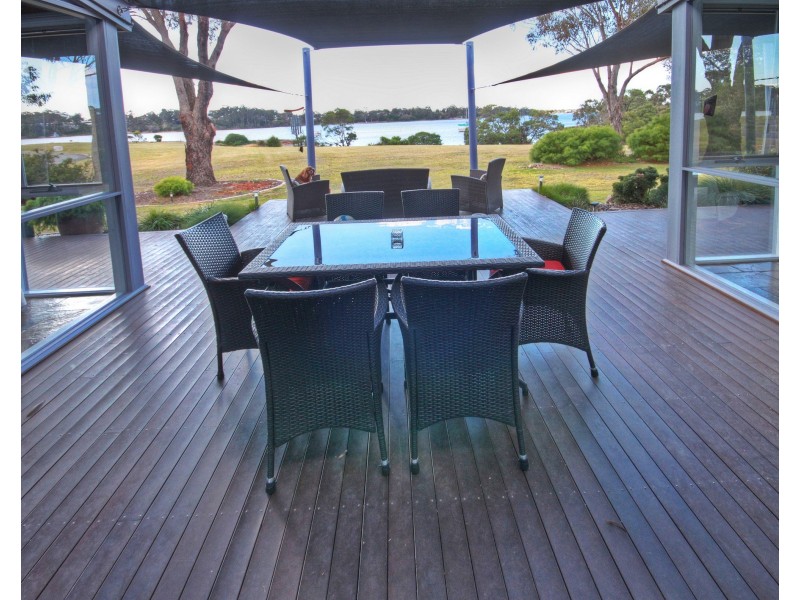 33 Lake Shore Dr, Newlands Arm VIC 3875