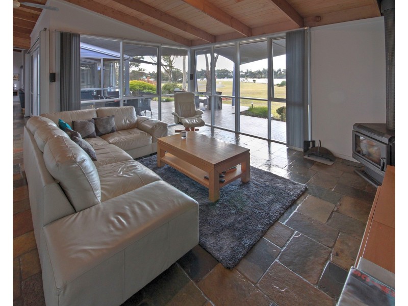 33 Lake Shore Dr, Newlands Arm VIC 3875