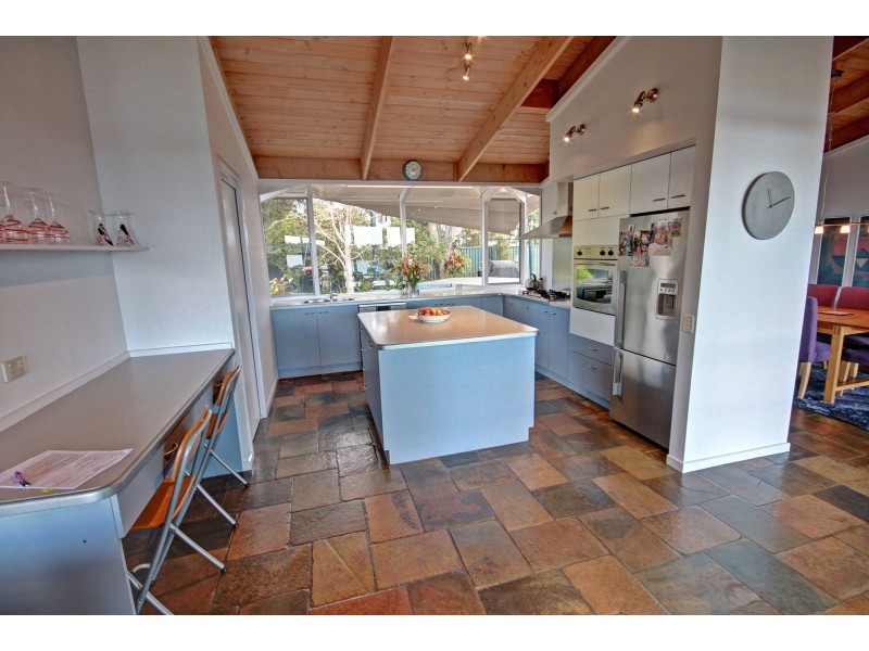 33 Lake Shore Dr, Newlands Arm VIC 3875