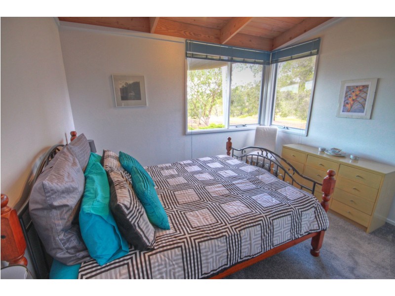 33 Lake Shore Dr, Newlands Arm VIC 3875
