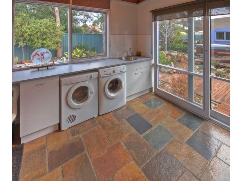 33 Lake Shore Dr, Newlands Arm VIC 3875