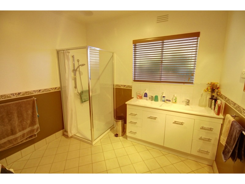 3 Glenda Ct, Bairnsdale VIC 3875