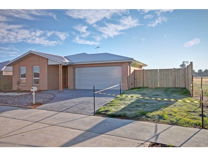 7 Kingfisher Drive, Bairnsdale VIC 3875