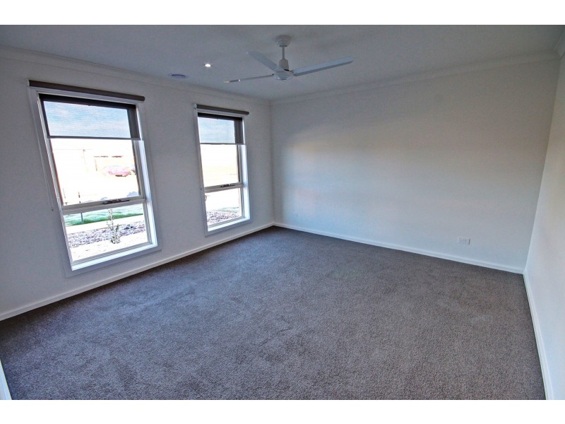 7 Kingfisher Drive, Bairnsdale VIC 3875