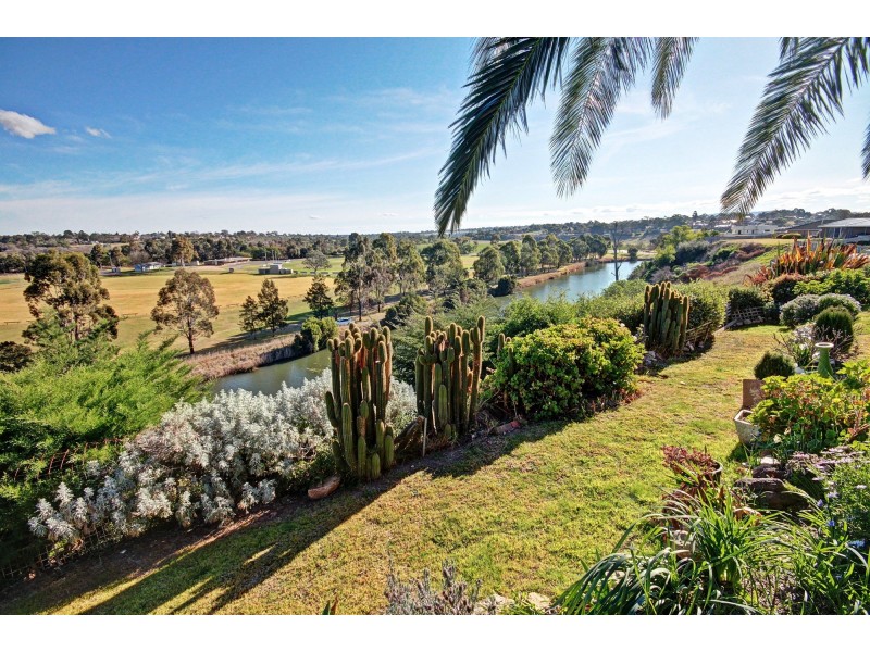 23 Morekana Cres, Eastwood VIC 3875