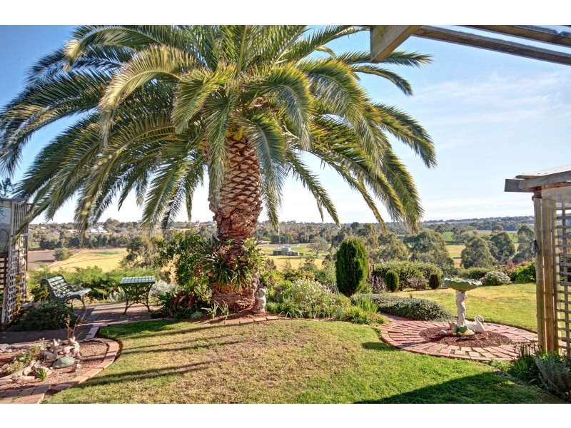 23 Morekana Cres, Eastwood VIC 3875