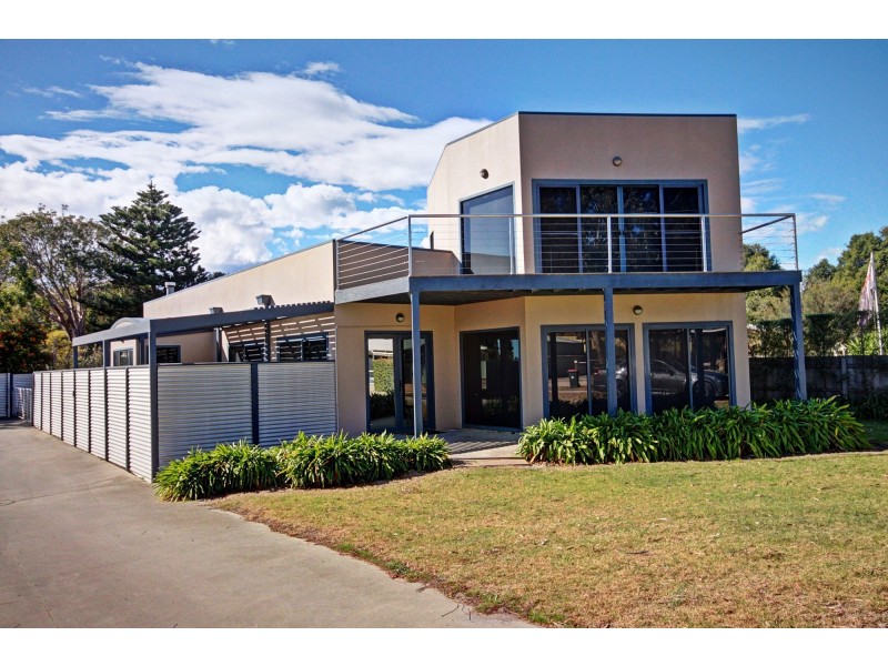 6 Eleventh Pde, Raymond Island VIC 3880