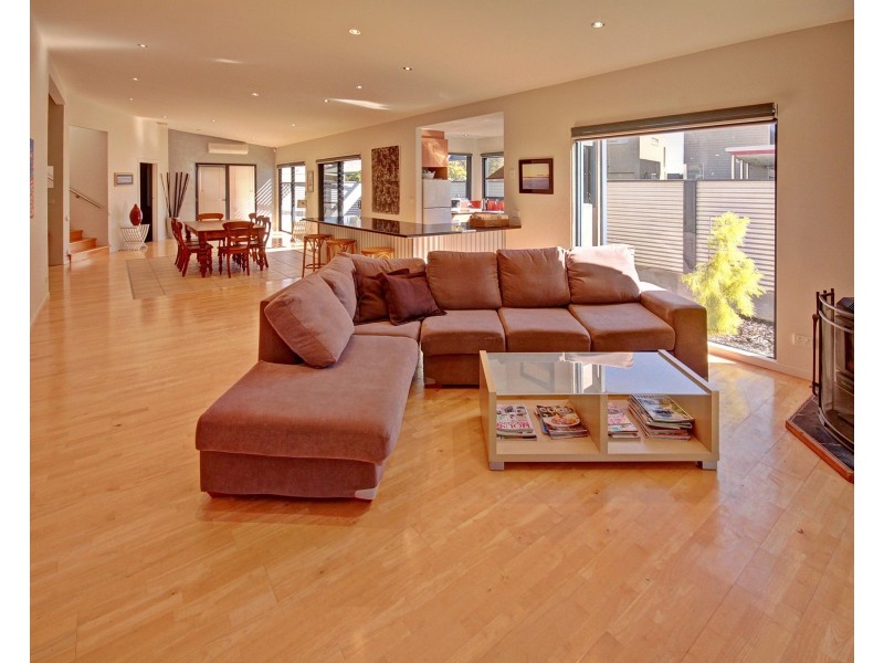 6 Eleventh Pde, Raymond Island VIC 3880