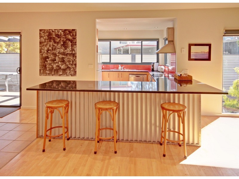 6 Eleventh Pde, Raymond Island VIC 3880