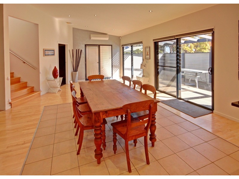 6 Eleventh Pde, Raymond Island VIC 3880