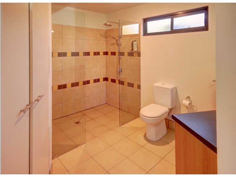 6 Eleventh Pde, Raymond Island VIC 3880