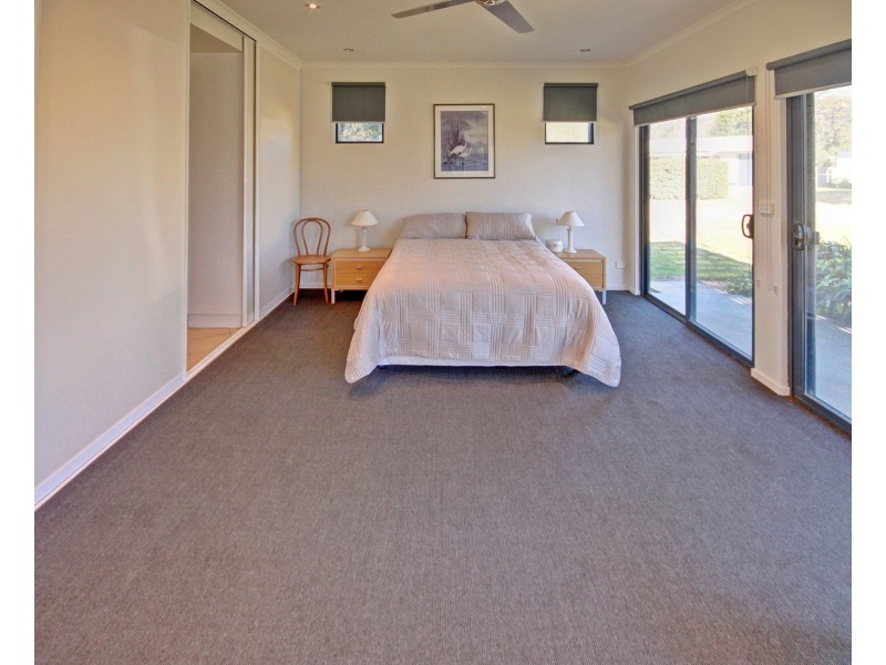 6 Eleventh Pde, Raymond Island VIC 3880