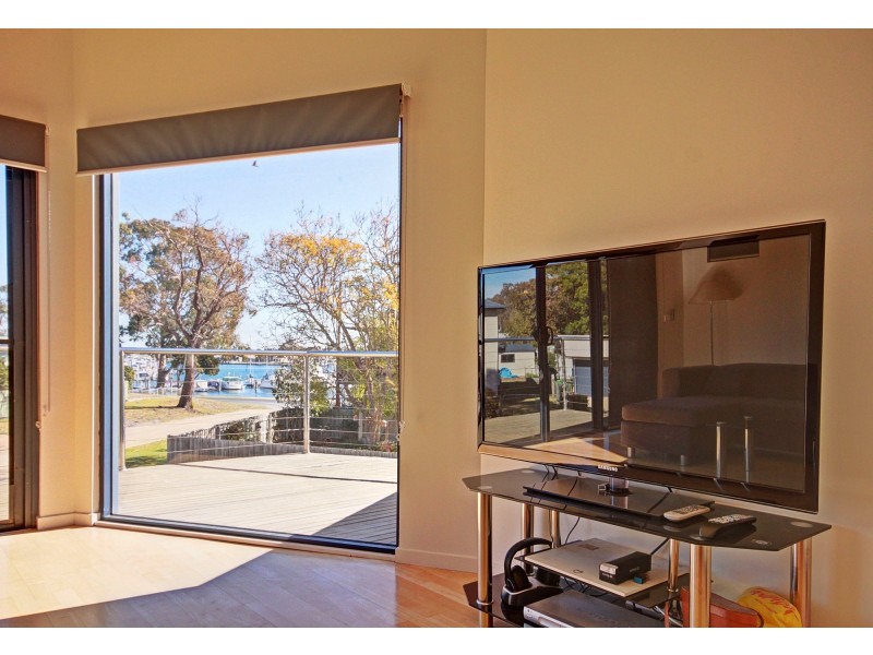 6 Eleventh Pde, Raymond Island VIC 3880