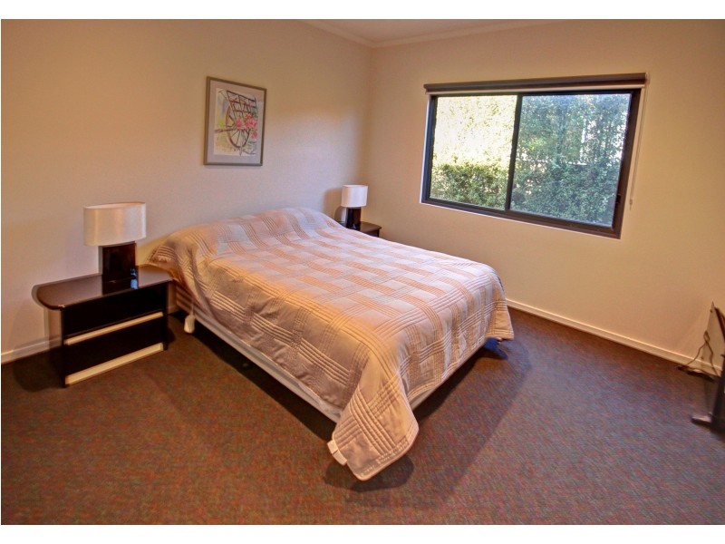 6 Eleventh Pde, Raymond Island VIC 3880