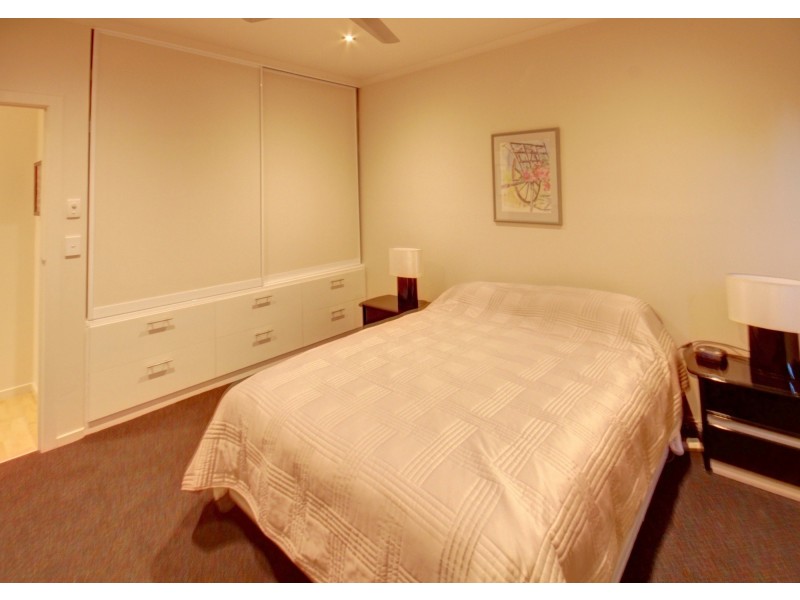 6 Eleventh Pde, Raymond Island VIC 3880