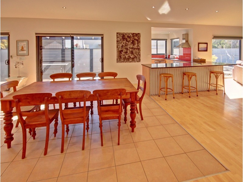 6 Eleventh Pde, Raymond Island VIC 3880