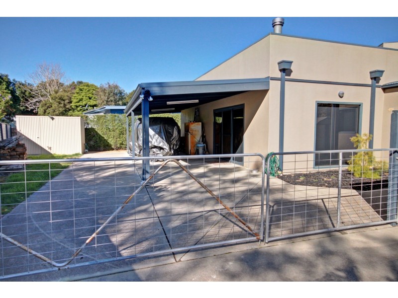 6 Eleventh Pde, Raymond Island VIC 3880