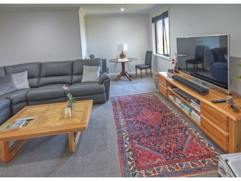 11 Windermere Tce, Paynesville VIC 3880