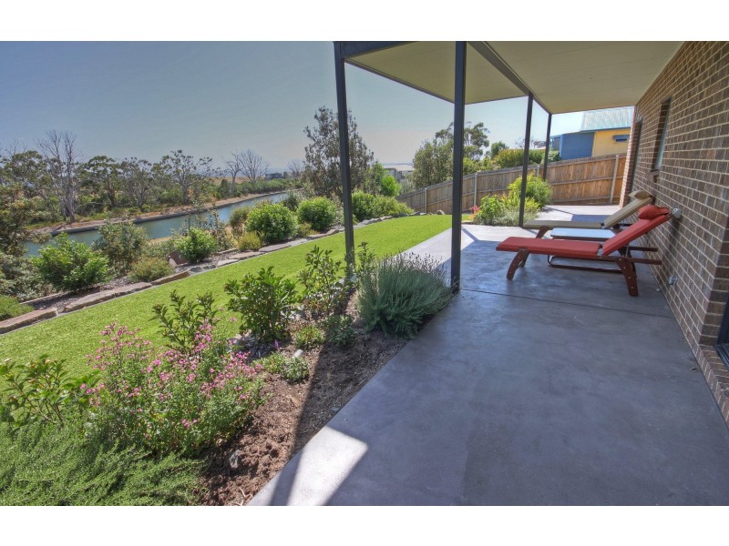 11 Windermere Tce, Paynesville VIC 3880