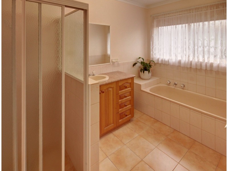 16 Alvin Ct, Bairnsdale VIC 3875