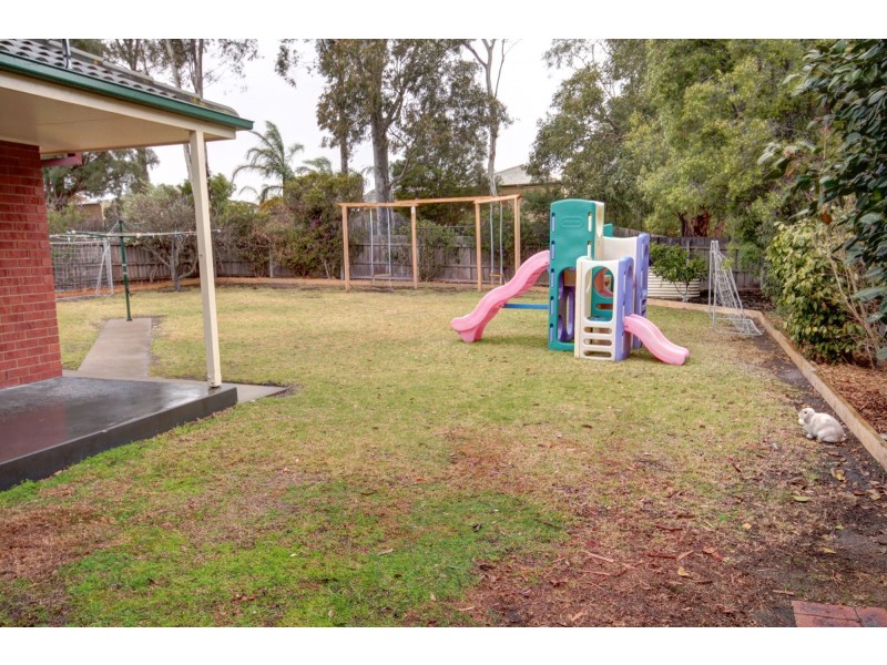 16 Alvin Ct, Bairnsdale VIC 3875