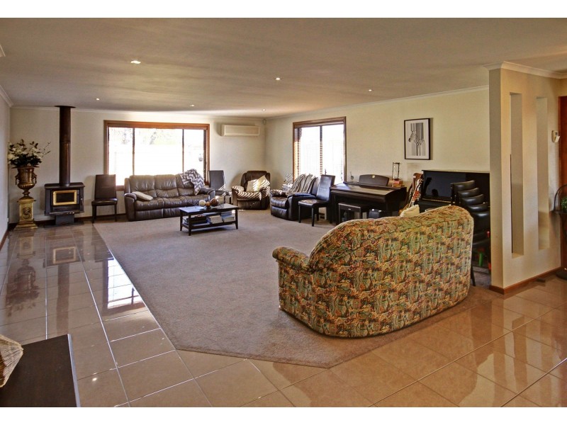 61 Calvert St, Bairnsdale VIC 3875