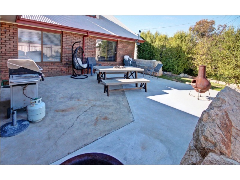 61 Calvert St, Bairnsdale VIC 3875