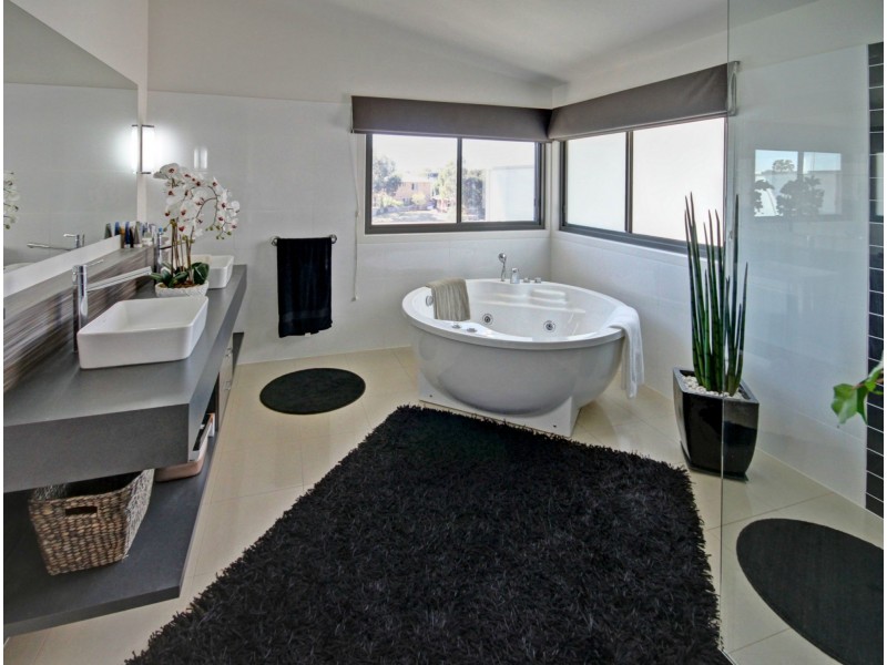 5 Sheerwater Tce, Paynesville VIC 3880