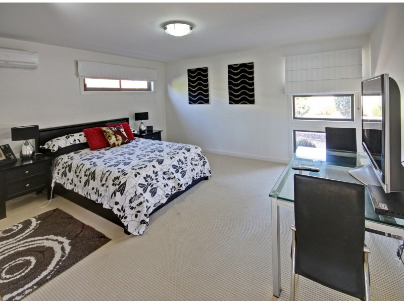 5 Sheerwater Tce, Paynesville VIC 3880