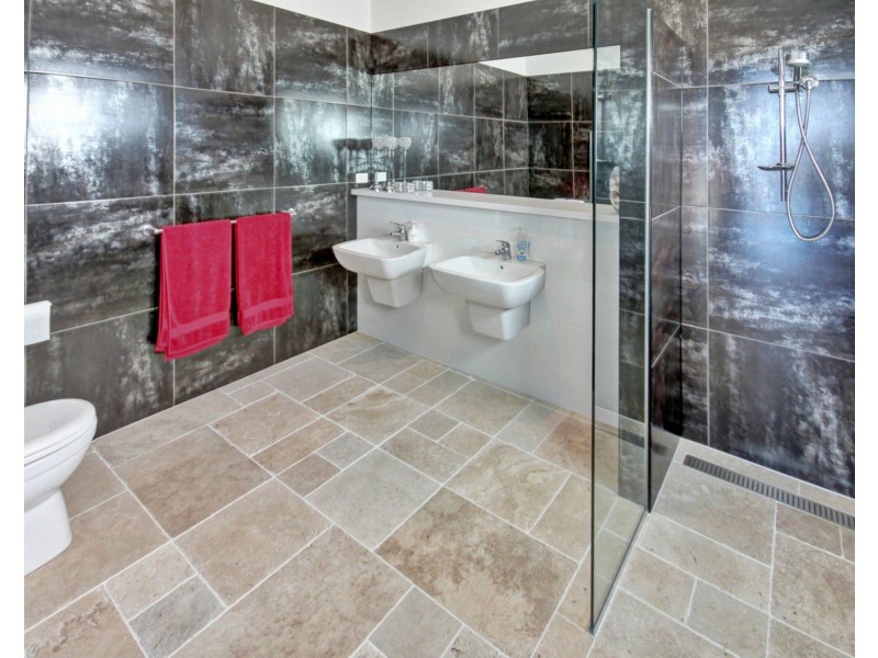 5 Sheerwater Tce, Paynesville VIC 3880