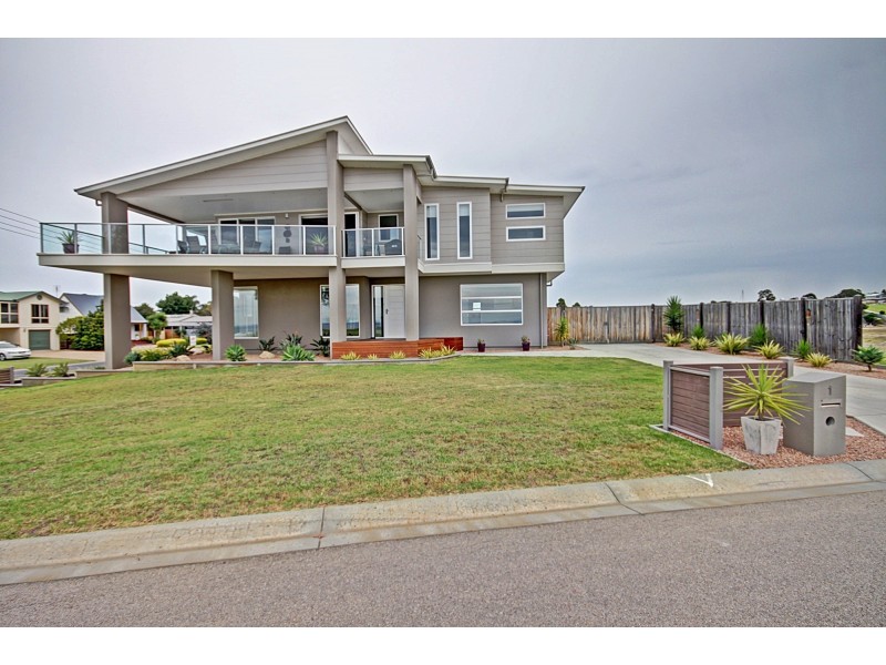 1 Driftwood Cl, Paynesville VIC 3880