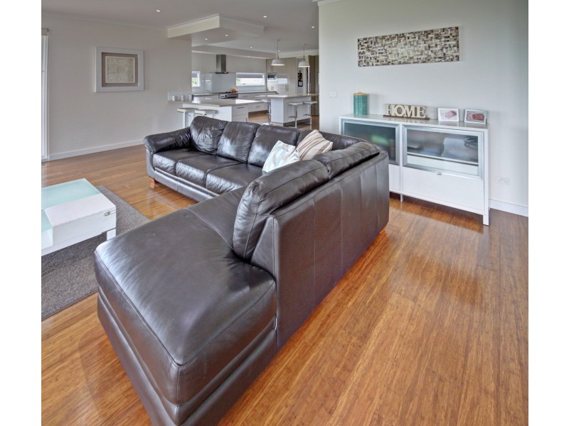 1 Driftwood Cl, Paynesville VIC 3880