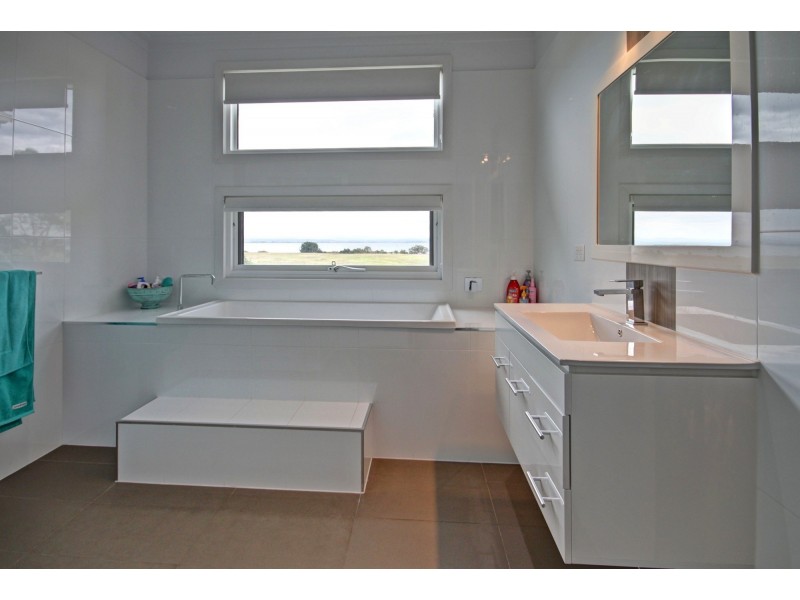 1 Driftwood Cl, Paynesville VIC 3880