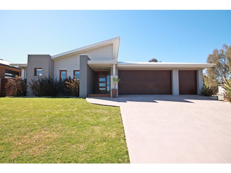 50 Morton Dr, Eastwood VIC 3875