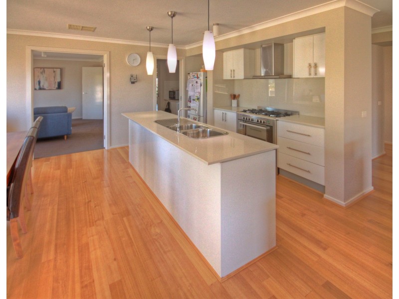 50 Morton Dr, Eastwood VIC 3875