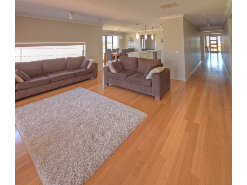 50 Morton Dr, Eastwood VIC 3875