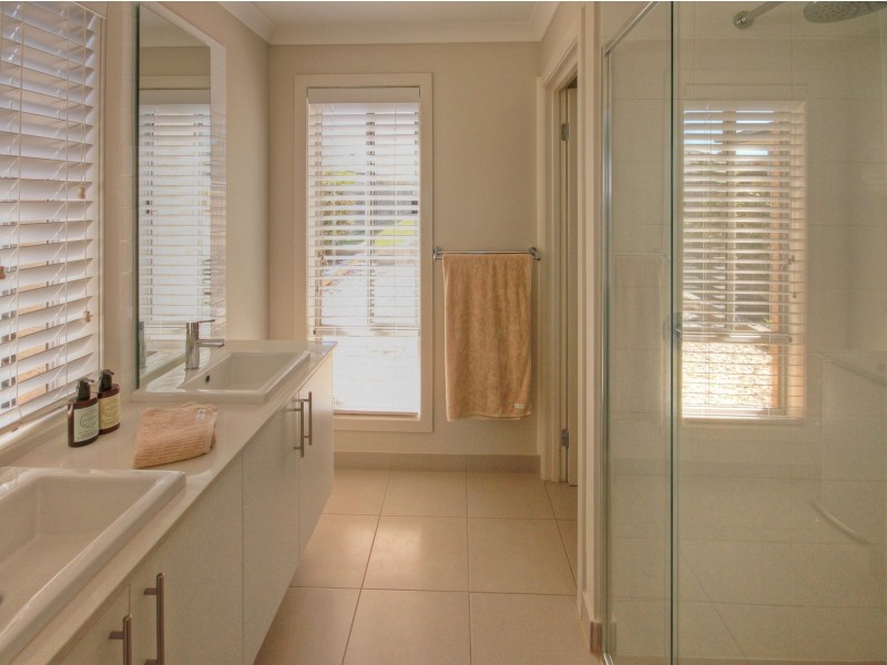 50 Morton Dr, Eastwood VIC 3875