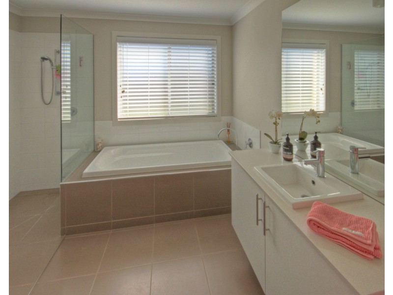 50 Morton Dr, Eastwood VIC 3875