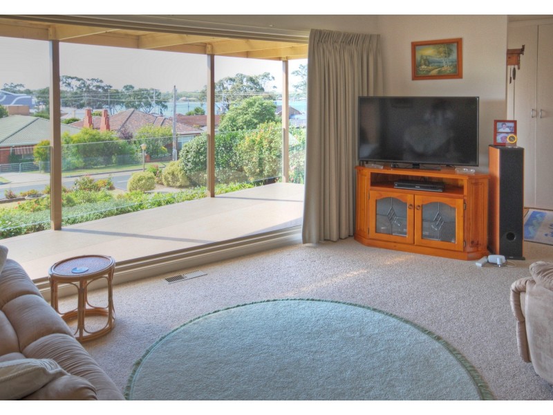 13 Main Road, Paynesville VIC 3880