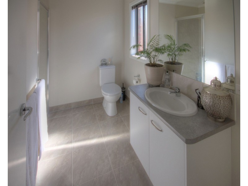 6 Eaton Place, Paynesville VIC 3880