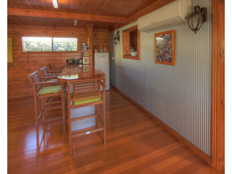 33 Sixth Ave, Raymond Island VIC 3880