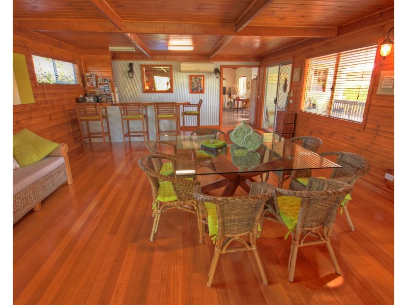 33 Sixth Ave, Raymond Island VIC 3880