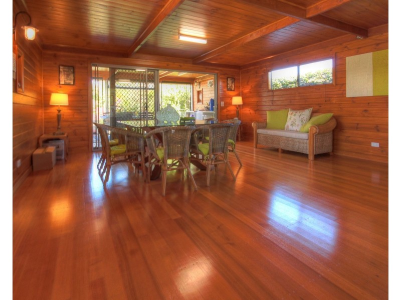 33 Sixth Ave, Raymond Island VIC 3880