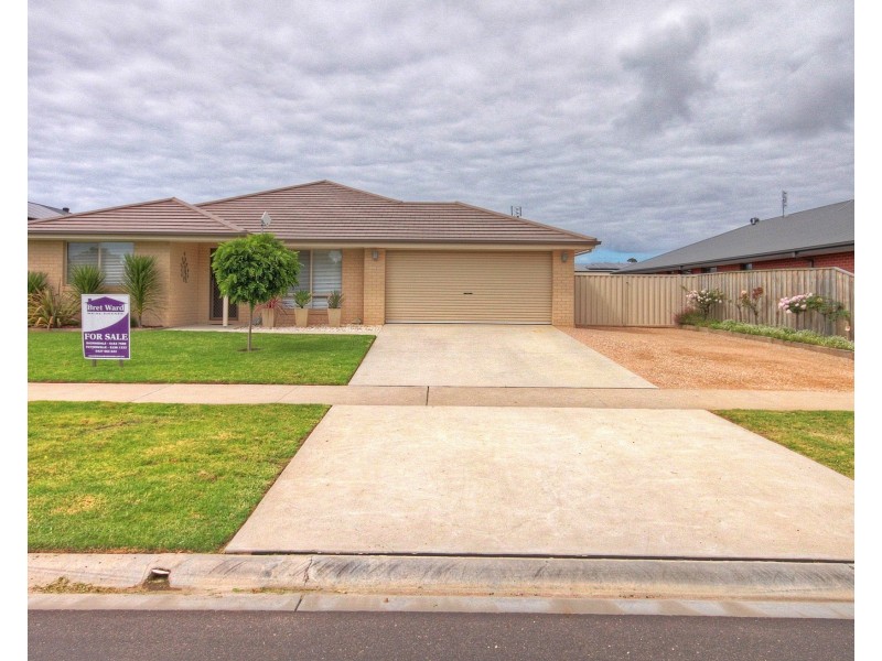13 Woodman Rd, Eagle Point VIC 3878