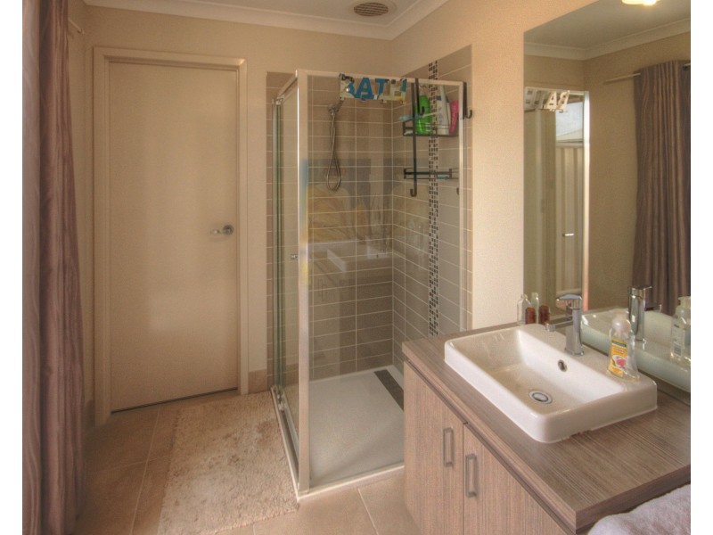 13 Woodman Rd, Eagle Point VIC 3878