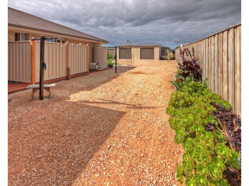 13 Woodman Rd, Eagle Point VIC 3878