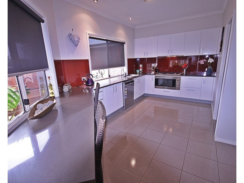 19 Eagle Bay Tce, Eagle Point VIC 3878