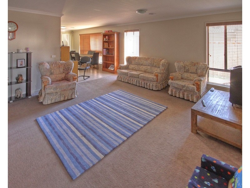 16 Jim Way, Paynesville VIC 3880